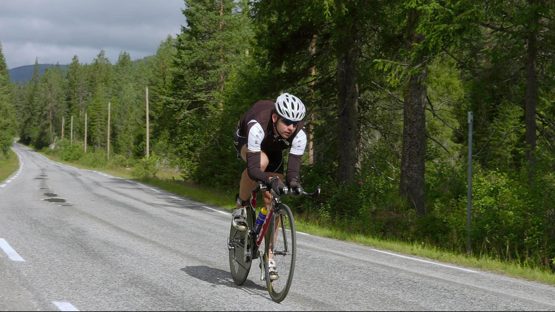 水上乐园“泡泡泳池趣味赛” 泡泡遮挡视线增加难度