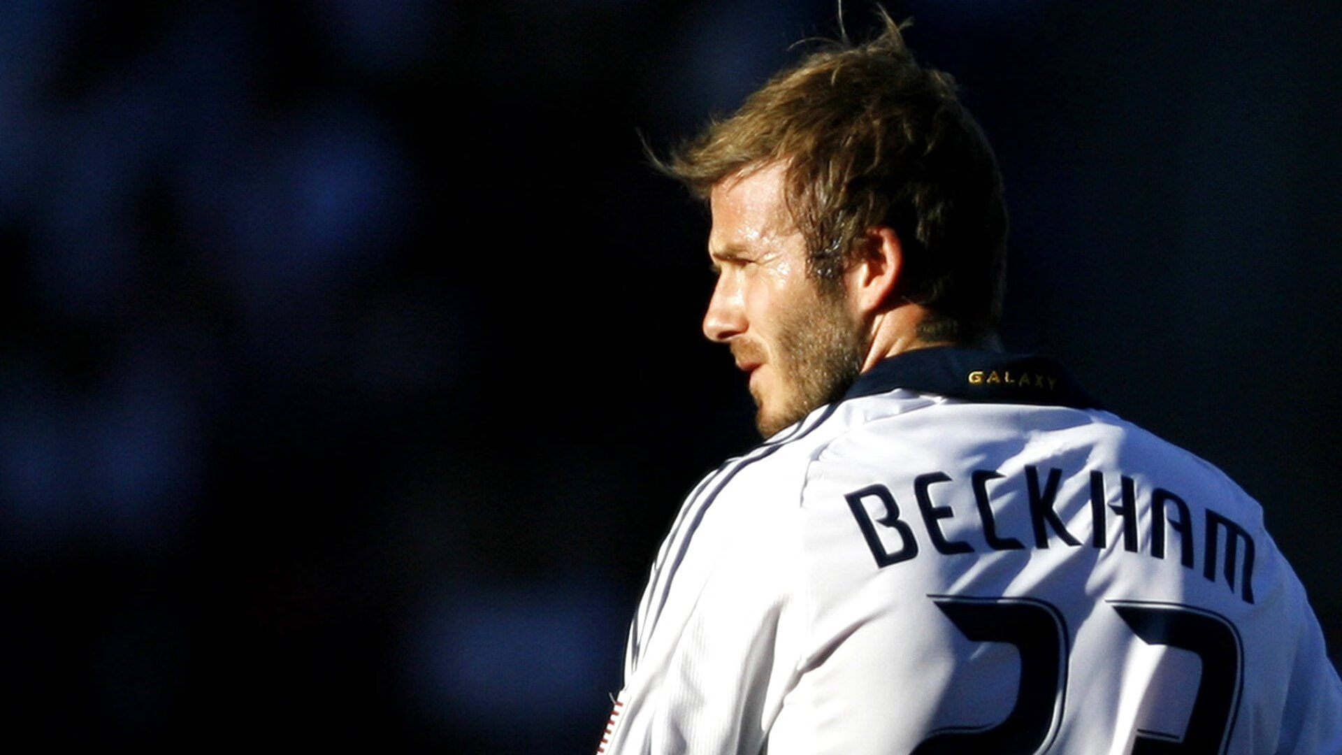 综合体育系跨年夜“迎新跑”活动 各班自制应援装备